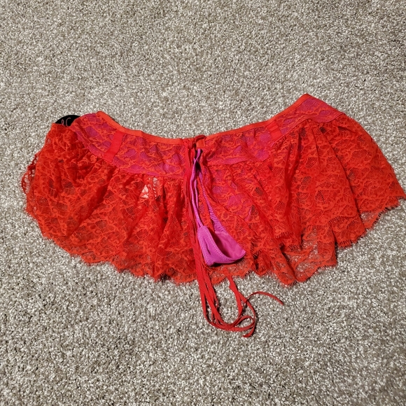3/$30  BNWT Lace garter skirt size large, brand new - Picture 2 of 5